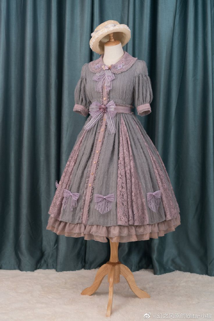 Vintage Dresses Aesthetic, Gaun Abad Pertengahan, Op Dress, Classic Lolita, Stylish Short Dresses, Old Fashion Dresses, Dresses Aesthetic, Geek Fashion, Anne With An E