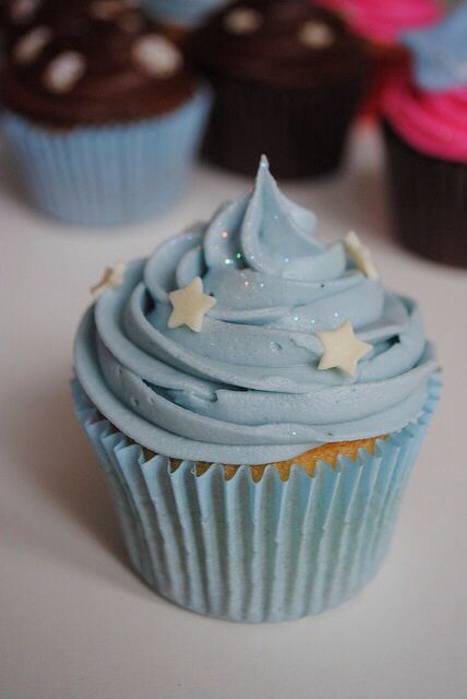 cupcakes with blue frosting and stars on top