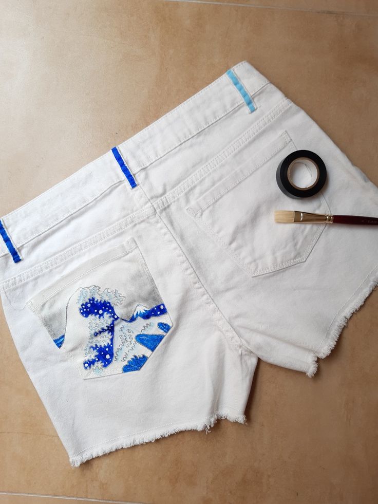 The Great Wave Painting On Denim 🌊 The Great Wave Painting, Great Wave Painting, Painting On Denim, Shorts Jeans Branco, The Great Wave, Wave Painting, White Jean Shorts, Painted Denim, Shorts Jeans