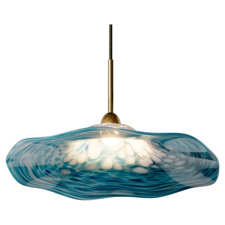 Perla takes inspiration from the oyster, with the distinctive, organic form of the decorative hand spun glass shade representing the shell, with the central light source acting as the pearl. The result is a soft and graceful luminaire that adds a flowing natural beauty to any luxury interior. Handcrafted in the UK by trusted and experienced artisans, the delicate glass shade is available in three vibrant tones that offer a distinctive and refined character. As each shade is hand-finished, each p Shell Pendant Light, Sea Glass Chandelier, Cluster Pendant Lighting, Gallery Lighting, Organic Glass, Modern Chandeliers, Chandelier Pendant, Cluster Pendant, Organic Form