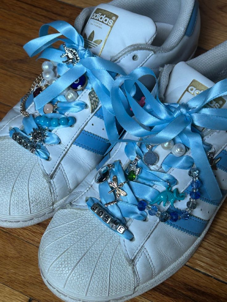 Shoes With Ribbon, Ribbon Shoe Laces, Adidas Superstars, Superstar Shoes, Diy Sneakers, Adidas Shoes Superstar, Ribbon Laces, Pretty Shoes Sneakers, Shoes Heels Classy