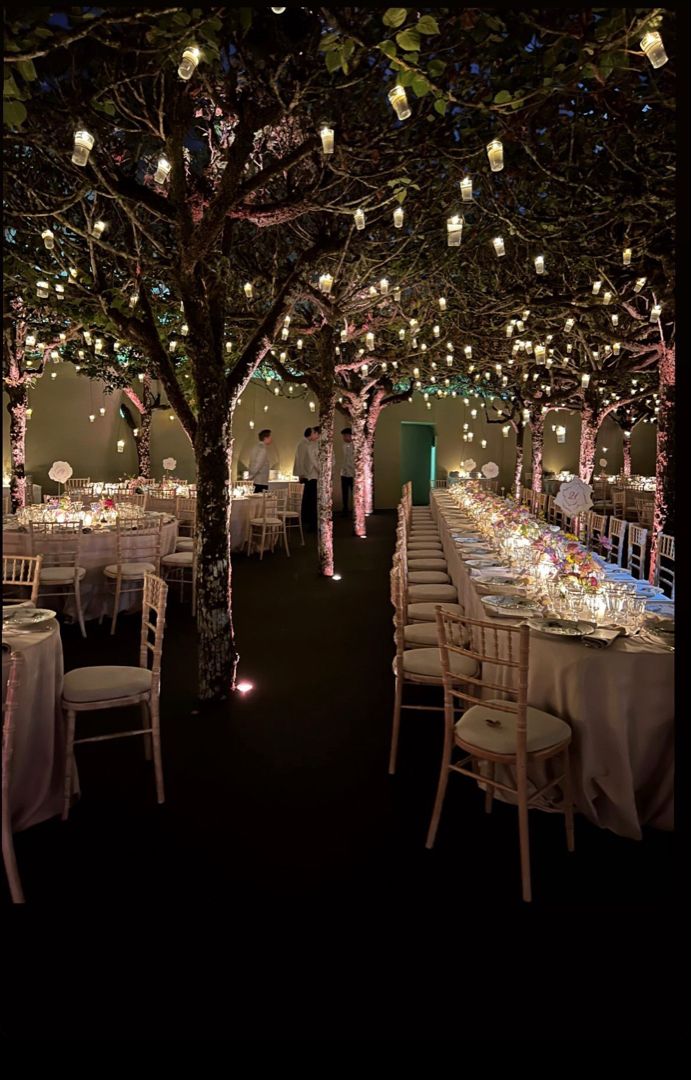 luxury wedding venue with lights, dinner tables and flowers Fancy Banquet Aesthetic, Events Manager Aesthetic, Attending Events Aesthetic, Event Management Job Aesthetic, Fancy Event Aesthetic, Event Planner Job Aesthetic, Business Event Aesthetic, Party Planner Aesthetic Job, Formal Event Aesthetic