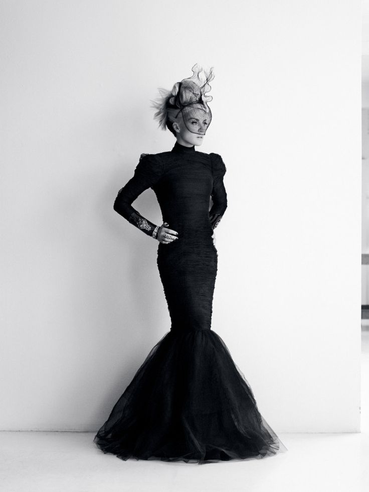 Daphne Guinness, Philip Treacy, Long Black Dress, Dark Beauty, Purple Fashion, Guinness, Long Black, Style Icon, Fashion Photo