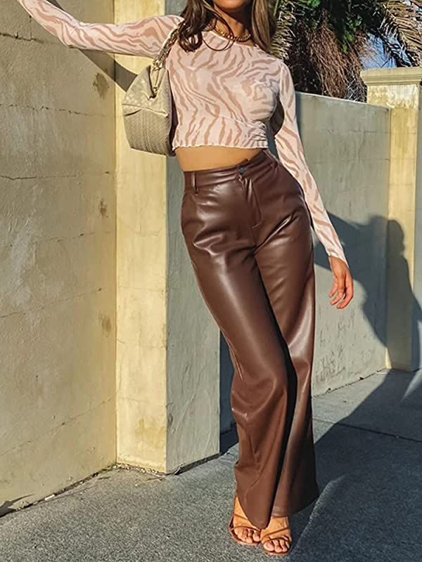 Cold Going Out Outfits Night, Brown Leather Pants Outfit, Lederhosen Outfit, Nightlife Outfits, Wide Leg Leggings, Brown Leather Pants, Leather Pants Outfit, Going Out Looks, Neutral Tops