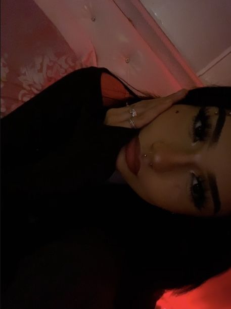 Latina Selfie Captions, Grunge Latina Makeup, Copy N Paste Makeup, Room Ideas Latina, Latina Eyelashes, Emo Copy And Paste Latina, V2k Outfits, Emo Latina Makeup, Latina Highlights