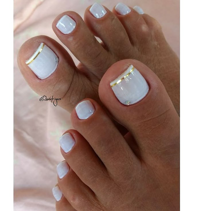 Unhas do Pé Decoradas 1989,  #unhasbonitas #UnhasDecoradasSimples #UnhasLindas, Grad Nails, Pedicure Designs Toenails, Gel Toe Nails, Toe Nail Color, Pretty Toe Nails, Summer Toe Nails, Cute Toe Nails, Pedicure Designs, Toe Nail Designs