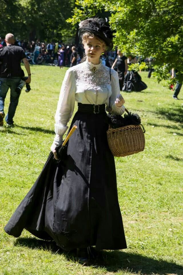 Victorian Picnic, 1900 Fashion, Victorian Era Fashion, Steampunk Dress, 1910s Fashion, 1800s Fashion, Victorian Costume, Old Fashion Dresses, Edwardian Dress