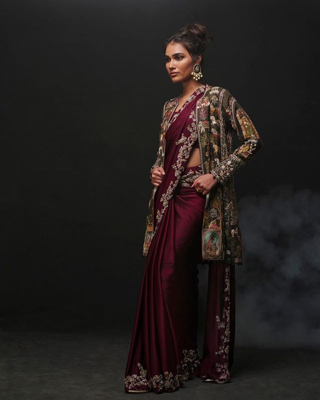 nida az Saree Jacket Designs, Nida Azwer, Long Blouse Designs, Saree Jackets, Lehenga Saree Design, Saree Wearing Styles, Fancy Sarees Party Wear, Sari Blouse Designs, Indian Saree Blouses Designs