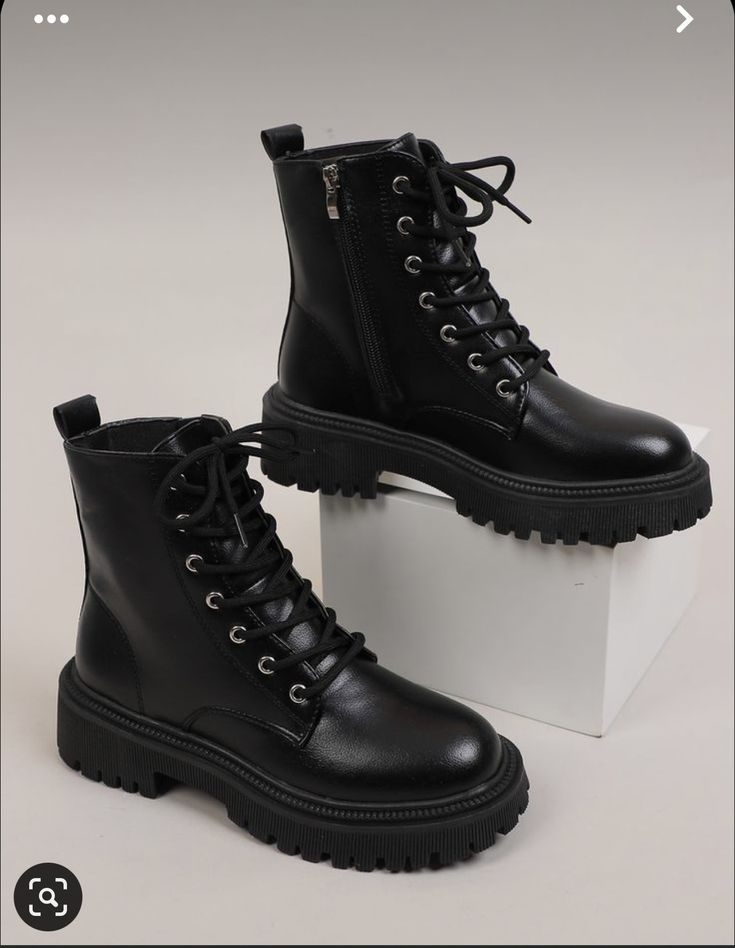 Black Combat Boots For Women, Black Boots For School, Army Boots Women, Boots For Girls Teens, Clean Outfit Ideas, Gamora Outfit, Black Shoes For School, Aesthetic Black Boots, Combat Boots Woman