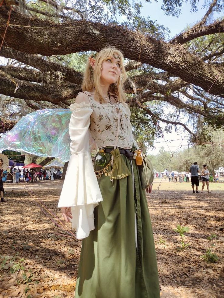 Ren Faire Shoes Women, Renfaire Fairy Costume, Elven Costume Halloween, Fairy Ren Fest Outfit, Elf Costume Ren Faire, Druid Ren Faire, Reinassance Fair Outfit Fairy, Ren Faire Elf Outfit, Ren Faire Royalty