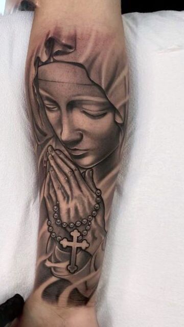 Virgin Mary Hand Tattoo, Tattoo Virgin Mary, Virgen Mary Tattoo, Mother Mary Tattoos, Unique Half Sleeve Tattoos, Virgin Mary Tattoo, Chicano Tattoos Sleeve, Half Sleeve Tattoos Drawings, Mary Tattoo