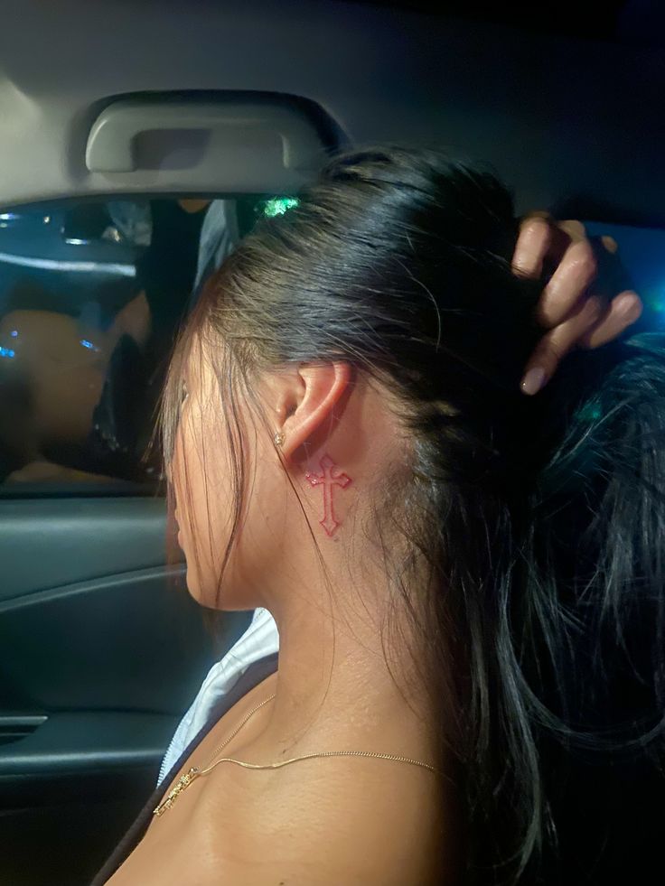 #smalltattoo #Behindtheeartattoo #tattoos #tatinspo # tats #redink Pretty Mini Tattoos, Tatuaje Hello Kitty, Cross Tattoo Neck, Small Neck Tattoos, Behind The Ear Tattoo, Behind Ear Tattoos, Her Tattoo, Girl Neck Tattoos, Side Neck Tattoo