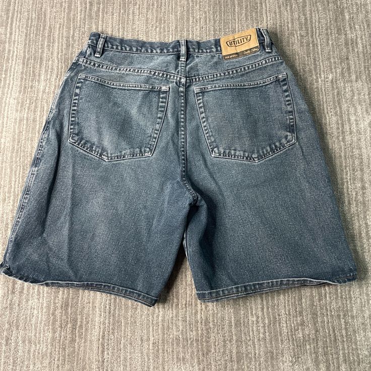 Vintage 2000s Utility Regular Fit Two Pocket Basic Essential Streetwear Y2K Aesthetic Blue Denim Jeans Shorts 34 Waist Mens Condition:  Excellent Used Condition  = No Flaws Measurements: Please see photos above for all measurements IF YOU BUY TWO OR MORE ITEMS USE THE CODE BUNDLE @ CHECK TO SAVE 20% WE SHIP WITHIN 24 HOURS AFTER PURCHASE! Please be aware that we do not offer free returns!! The Buyer is responsible for the cost of the return label.  Follow us on TikTok & Instagram @findsnostalgic 90s Style Short Length Jeans For Streetwear, 90s Blue Jean Shorts For Streetwear, 90s Straight Leg Jean Shorts For Streetwear, 90s Denim Blue Jean Shorts For Streetwear, Blue High Rise Y2k Jean Shorts, Y2k Short Denim Blue Jeans, Y2k Short Length Denim Blue Jeans, Y2k Short Denim Jeans, Blue Y2k Jean Shorts