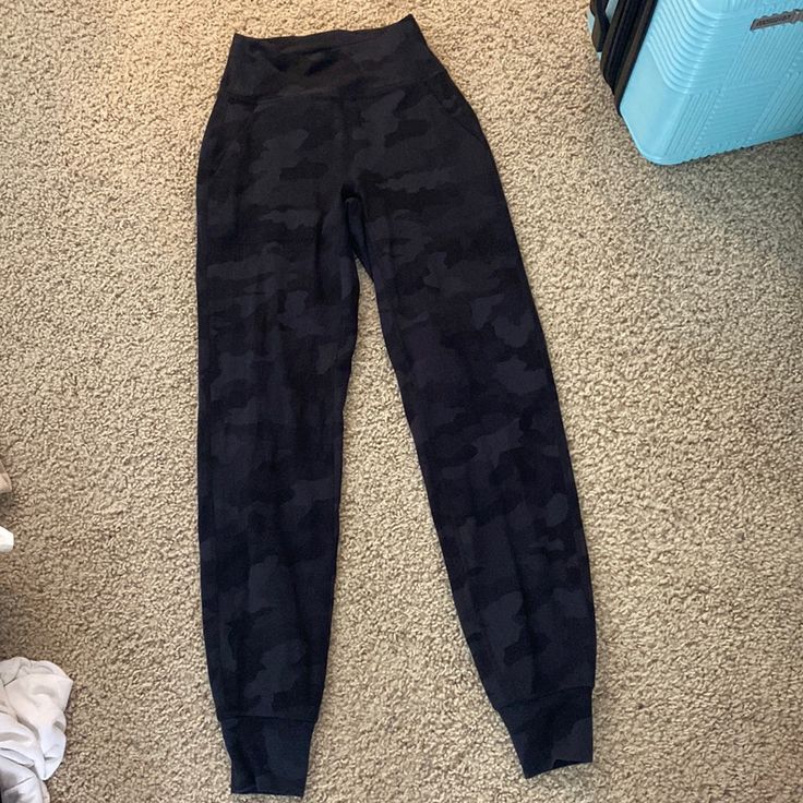 Never Worn Lululemon Jogger Leggings Lulu Lemon Dance Studio Pants, Lululemon Align Joggers Outfit, Lulu Joggers Outfit, Lulu Lemon Pants, Lulu Joggers, Lululemon Sweatpants, School Wishlist, Jogger Leggings, List Inspiration