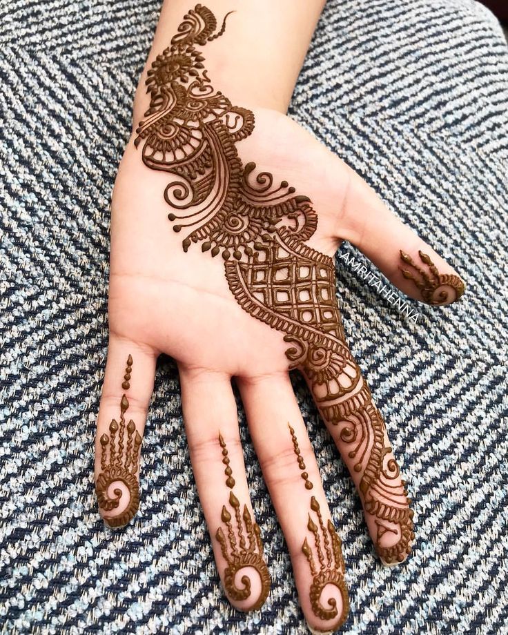 a henna tattoo on the palm of someone's hand