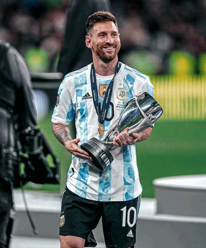 Messi Finalissima 2022 Messi Y Cr7, Lio Messi, Football Trophies, Messi Vs, Messi Photos, Lionel Andrés Messi, Cristiano Ronaldo Lionel Messi, Leonel Messi, Messi Argentina