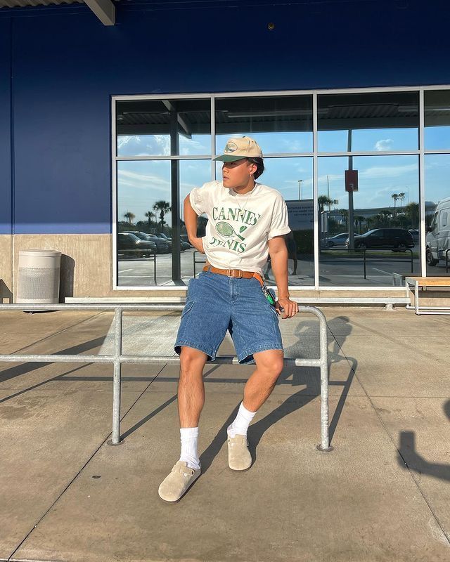 Jean Shorts Men Outfit, Shorts Men Outfits, Masc Summer Outfits, Boston Outfits, Summer Outfits Men Streetwear, Men Outfit Ideas, Birkenstock Outfit, Jean Short Outfits, Outfit Ideas 2024