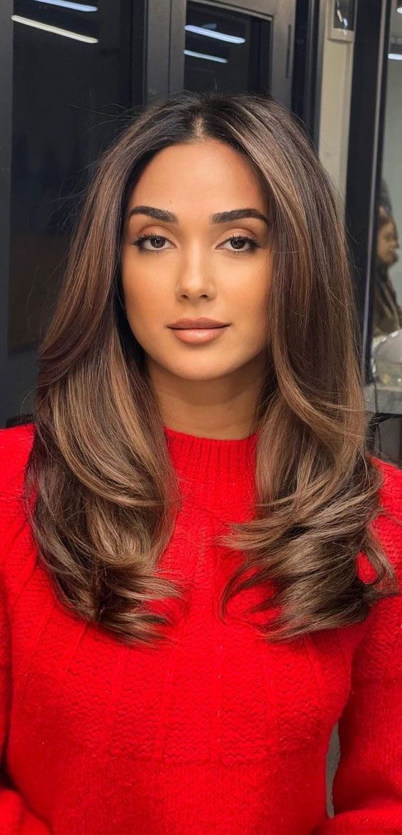 Brown Skin Hair Highlights, Hair Colour For Asian Skin, Brown Women Hair Color, Blonde Hair For Indian Skin, Latest Highlights Color Trends 2023, Indians With Blonde Hair, Hair Color Ideas For Indians, Hair Highlights On Brown Skin, Haircolor Ideas For Indian Skin Tone