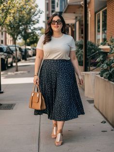 Chic Casual Outfits Plus Size, Plus Size Outfit Styling, Plus Outfit Ideas Summer, Hourglass Plus Size Outfits Style, Plus Size Outfits With Mary Janes, Plus Size Rome Outfits, Size 20 Work Outfits, A Line Skirt Outfits Plus Size, Apple Outfits Plus Size