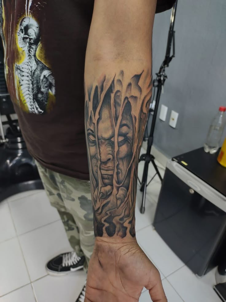 Pin de Usuario de Pinterest en Paul Booth | Tatuaje parte interna del antebrazo, Tatuaje de vaca, Tinta para tatuaje