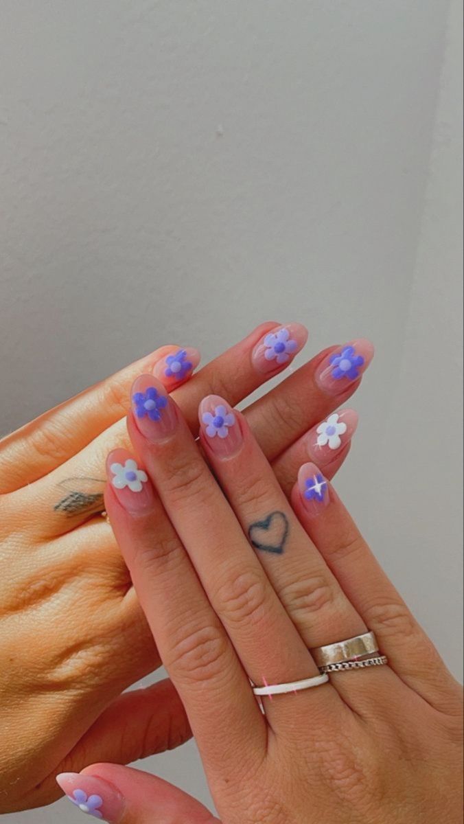 Funky Flower Nails, Diy Nail Art Flowers, Pastel Flower Nails, Colorful Flower Nails, Flower Gel Nails, Purple Flower Nails, Nails Multicolor, Nail Inspo Nail Art, Simple Summer Nails