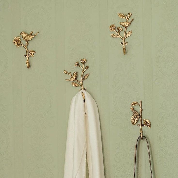 Enhance your home decor with our Ornate Vintage Bird Wall Hook, where beauty meets functionality. Available in four distinct styles, these charming wall hooks feature intricate bird designs that infuse any space with vintage charm. Crafted with meticulous detail, each hook provides a sturdy solution for hanging coats, bags, and more. Create a coordinated look in your hallway by opting for a set of four, combining style with organisation. Why You'll Love It: Charming Bird Designs: Available in four unique styles, each hook adds a touch of vintage elegance. Durable and Functional: Supports up to 2-3kg, making it perfect for everyday use. Versatile Decor: Ideal for enhancing the look of your hallway, bedroom, or entryway. Elegantly Crafted: Designed to add sophistication to any space. Transfo Vintage French Farmhouse, Shabby Chic Home Decor, Shabby Chic Home, Hallway Wall Decor, Decorative Wall Hooks, French Walls, Shabby Chic Vintage, Decorative Hooks, Gold Wall