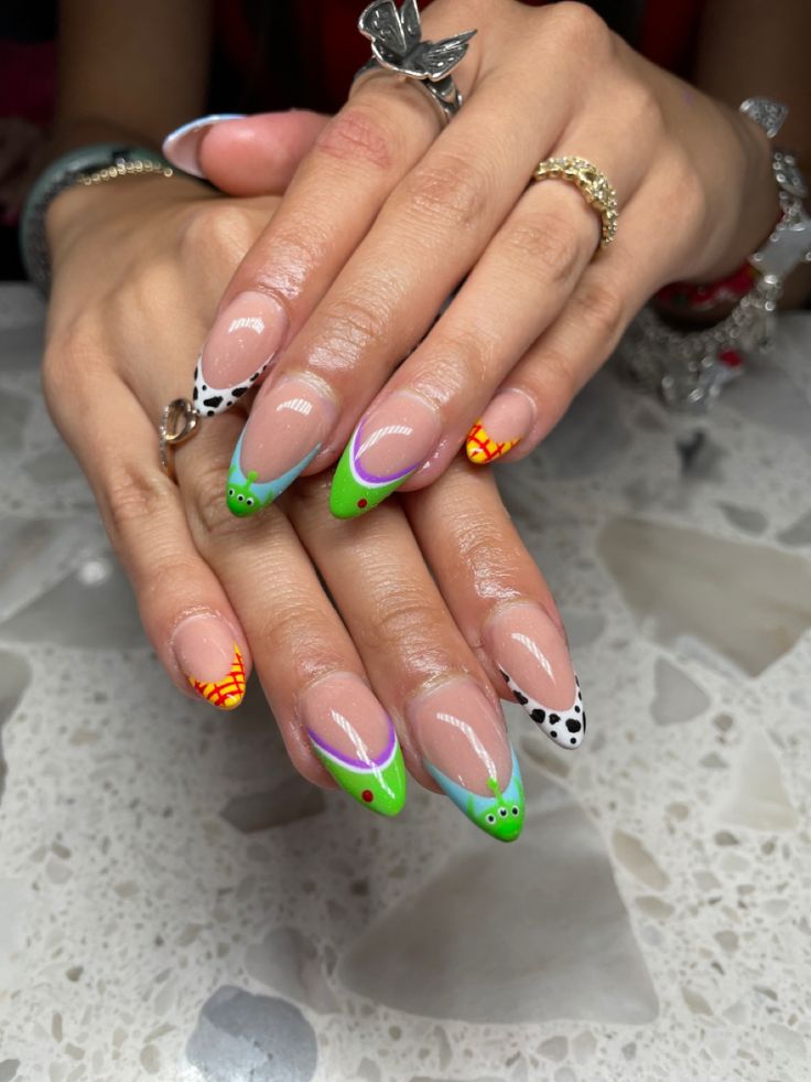 Universal Inspired Nails, Buzz Lightyear Nail Art, Tower Of Terror Nails, Woody Toy Story Nails, Toy Story Alien Nails, Universal Studios Nails Design, Buzz Lightyear Nails, Toy Story Nails Acrylic, Uwu Nails