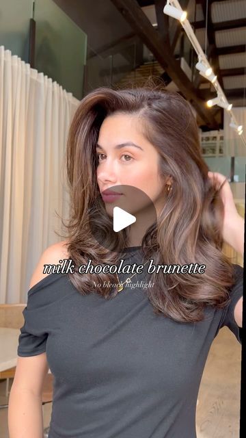 Laura Kim on Instagram: "Milk chocolate brunette 🤎  Less is more - only 16 foils for soft money pieces and balance with a beige brunette exclusively formulated by @avedaaustralia   Comment below if you want to know the colour formula   @kathleen_paton 💗 @studiomuse_hairsalon @lessismore_hair_education   . . . . .  #nobleach #nobleachhighlights #healthyhair #beigebrown #beigebrunette #brownhair #coloureducation #haircolour #hairinspo" Old Money Brunette Hair Formula, Milk Chocolate Brunette, Non Bleach Hair Color For Dark Hair, Milk Brown Hair, Light Chestnut Brown Hair, Latte Brunette, Beige Brunette, Haircolour Ideas, Milk Chocolate Hair Color