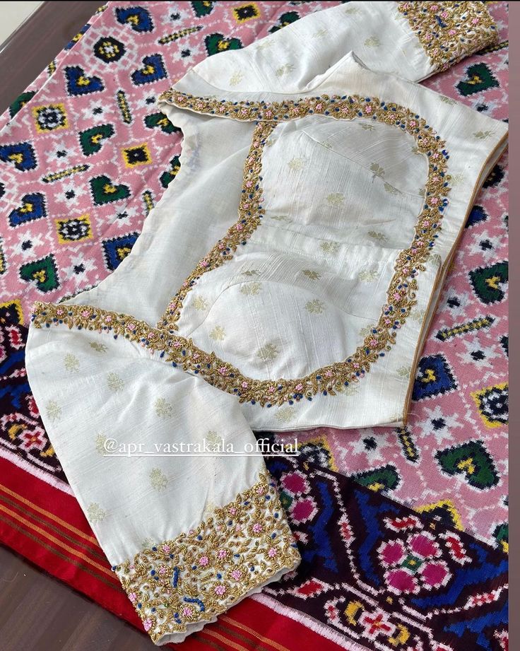 Silk Saree Blouse Designs Patterns, Latest Bridal Blouse Designs, Blouse Designs Catalogue, New Saree Blouse Designs, Traditional Blouse Designs, Latest Model Blouse Designs, Fashionable Saree Blouse Designs, Cutwork Blouse Designs, Blouse Design Images