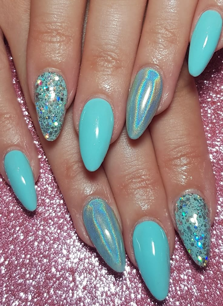 Aqua Green Nail Designs, Nail Art Designs Turquoise, Nail Teal Design, Teal Color Nails Turquoise, Blue Chrome And Glitter Nails, Trendy Blue Nails Almond, Hylogriphic Nails, Summer Nails Teal Aqua, Teal Nails Sparkle