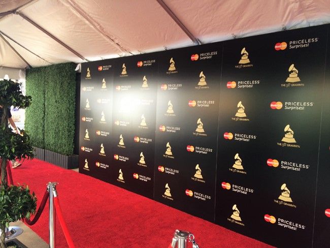 the red carpet is lined up with trophies