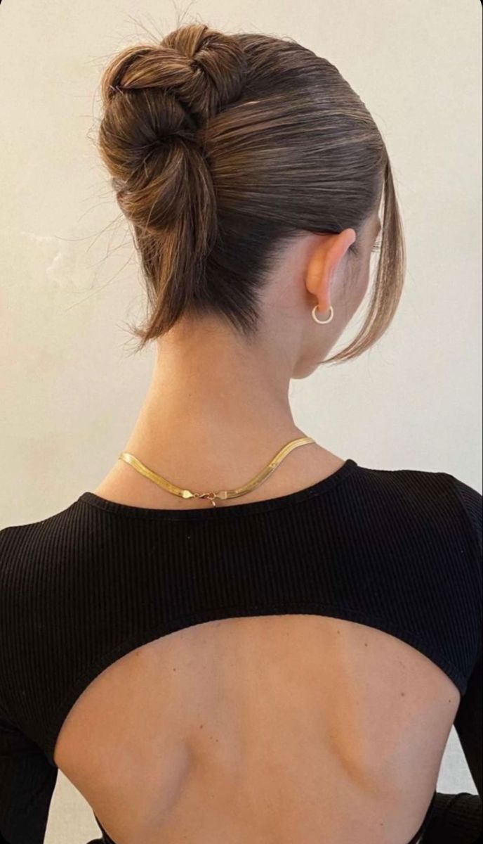 Hairstyles Chic Wedding Updo, Updo Bangs Wedding, Fancy Slick Back Hairstyles, Unique Updo Hairstyles, Pushed Back Hair, Fancy Short Hair, Sleek Bun Hairstyles, Sleek Updo, Guest Hair