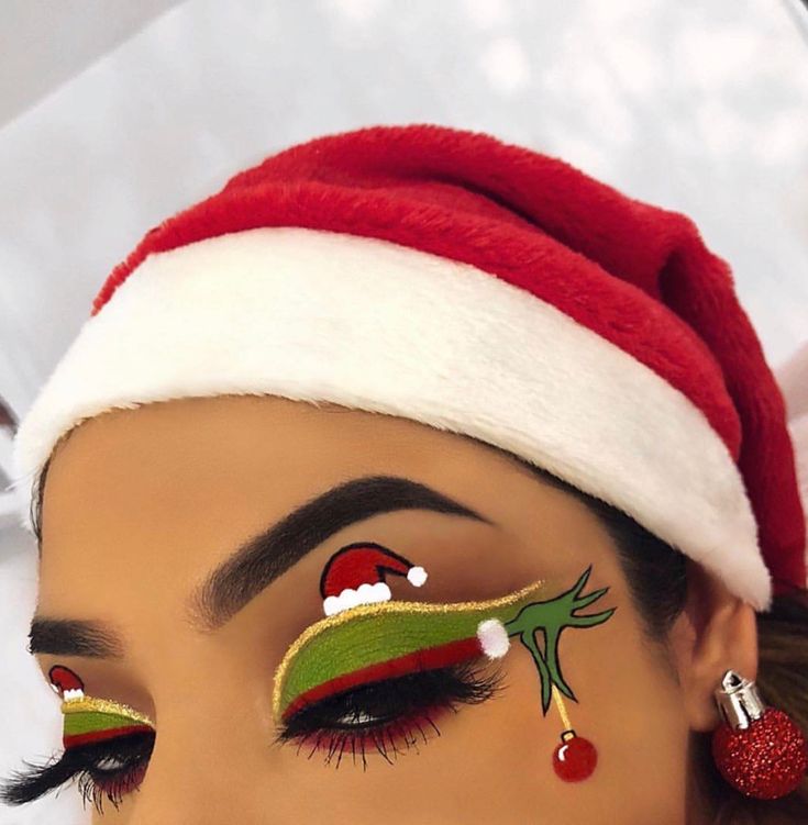 Grinch Eyeshadow Looks, Grinch Makeup Looks Eyeshadow, Grinch Makeup Eyeshadow, Christmas Eyeshadow Looks Step By Step, Grinch Eyeliner, Grinch Eye Makeup, Cute Grinch Makeup, Christmas Eyeshadow Ideas, Grinch Makeup Looks