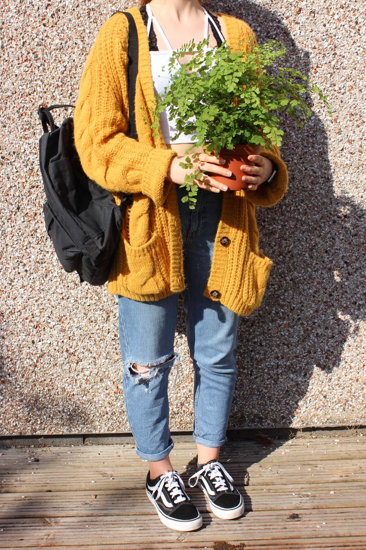 Plant Aesthetic Clothes, Art Ho Aesthetics, Art Ho Outfit, Fitness Mom Aesthetic, Artsy Mom Aesthetic, Plant Outfits, Art Mom Outfits, Art Mom Aesthetic Outfit, Plant Mom Outfit