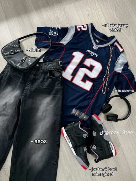 Jordan 4 Bred Outfits, Nfl Jersey Outfit, Street Style Outfits Casual, Elegance Dress, Outfit Inspo Casual, Trendy Outfits For Teens, Jersey Outfit, Streetwear Aesthetic, Classy Fashion