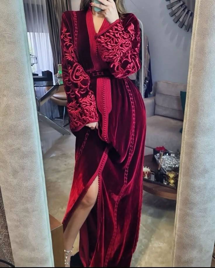 A gorgeous velvet moroccan Caftan with embroidery on the sleeves✨ #moroccandress #moroccancaftan #moroccankaftan by:kimono_shop_byza🇲🇦 Velvet Caftan Moroccan, Winter Kaftan, Moroccan Outfit, Velvet Caftan, Moroccan Kaftan Dress, Moroccan Bride, Fashion Show Dresses, Moroccan Clothing, Moroccan Fashion