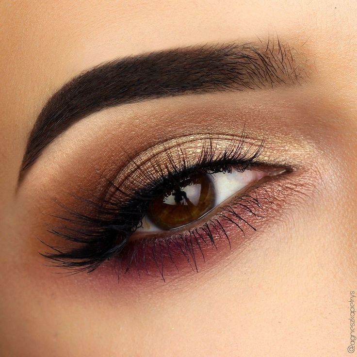 Make Up For Wine Color Outfit, Burgundy Wedding Makeup Bridesmaid, Burgundy Gold Makeup Look, Makeup Looks For Wine Red Dress, Red Bronze Eye Makeup, Make Up For Maroon Outfit, Eye Looks For Burgundy Dress, Nails For Maroon Dress Burgundy, Burgundy Makeup Look Quince Natural