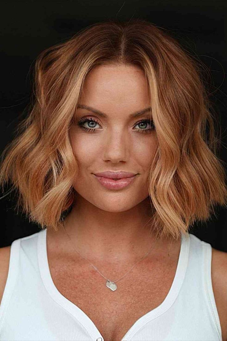 Choppy Boyfriend Bob with Copper Tones for Square Faces Boyfriend Bob, Short Copper Hair, Hair Lob, Blond Hairstyles, Haircut Pixie, Blonde Balayage Bob, Hairstyles Layered, Copper Blonde Hair, Flattering Haircuts