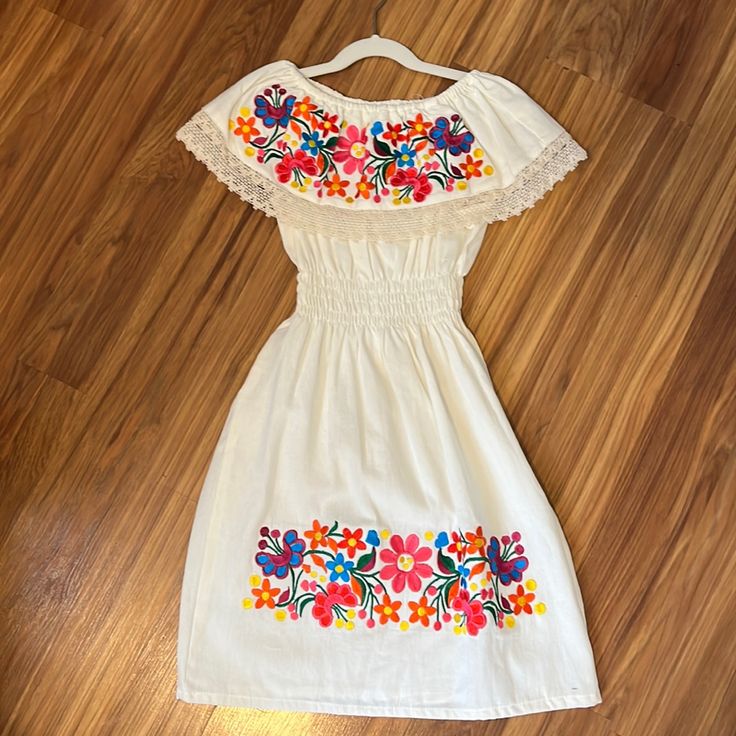 Beautiful Mexican Hand Embroidered Dress Mexican Dresses For Women, Dama Dresses For Quince, Mexican Tops, Mexican Style Dresses, Hand Embroidered Dress, Mexican Top, Mexican Birthday Parties, Traditional Mexican Dress, Mexican Embroidered Dress