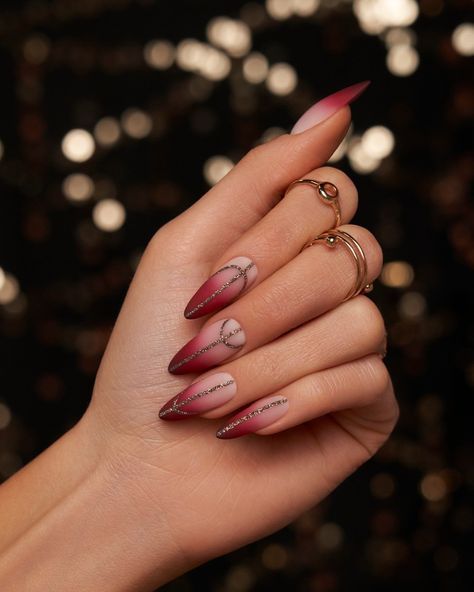 Burgundy Ombre Nails, Burgundy Nail Ideas, Champagne Nails, Quince Nails, Ombre Manicure, New Years Eve Nails, Silver Glitter Nails, Velvet Nails, Maroon Nails