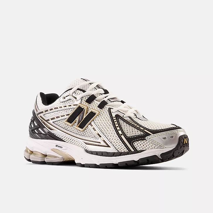 1906R, M1906RA New Balance 1906, New Balance 1906r, Sneaker New Balance, Stylish Running Shoes, Metallic Gold Color, Heel Accessories, Silver Sneakers, The 2000s, New Balance Sneakers