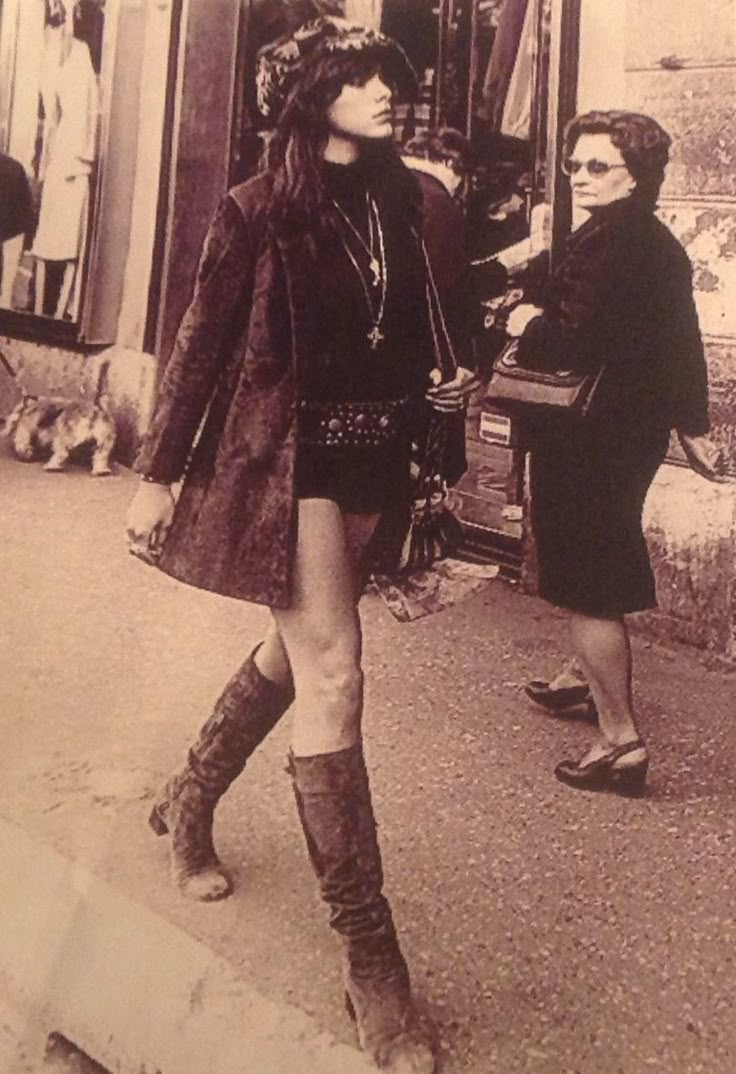 60s 70s Fashion, Mode Hippie, 70s Inspired Fashion, Pose Fotografi, Inspiring Photography, Bottom Jeans, 1970s Fashion, Mod Fashion, 1960s Fashion