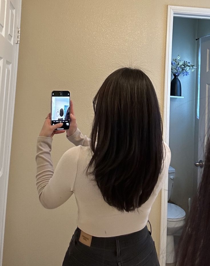 Haircut In V Shape, Round Shaped Haircut With Layers, U Shaped Haircut Short Hair, Soft U Shape Haircut, Hair Medium Short Length, Mid Level Haircut, U Shape Medium Length Hair, Mid Length Hair No Layers Straight, Healthy Medium Length Hair