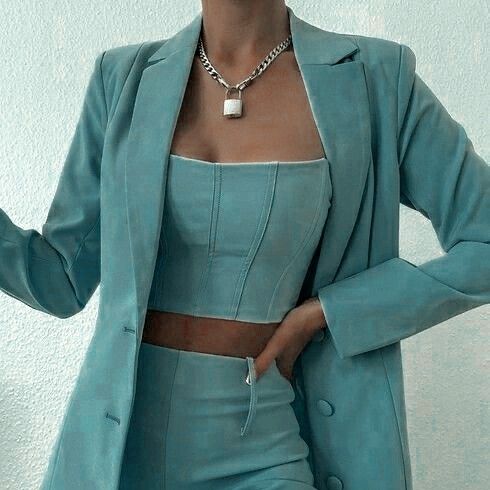 Las Vegas Pants Outfit, Girly High Fashion, Colorful Feminine Outfits, Feminine Suits Prom, Grad Outfits, Chique Outfits, Woman Suit Fashion, Prom Outfits, Looks Chic