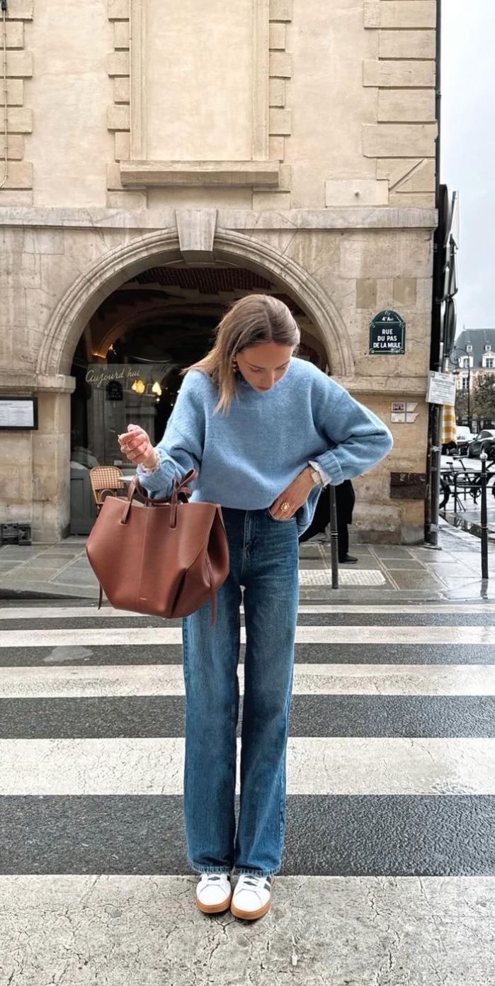 European Casual Style, Summer Elevated Casual, Colorful Professional Outfits Women, Elevated Basics Style, Leather Tote Bag Outfit, Cold Spring Outfit, Polene Bag, Sunday Brunch Outfit, Faux Leather Tote Bag