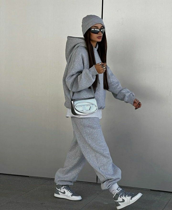 Sweatpants And Hoodie Outfit, Grey Sweats Outfit, Sweat Set Outfits, Gray Hoodie Outfit, Gray Sweatpants Outfit, Sweat Suits Outfits, Sweats Outfit, Grey Sweats, Sweatpants Style