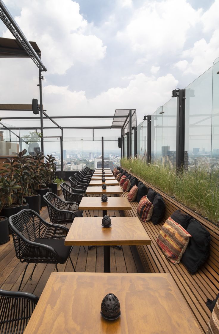 Rooftop Bar Design, Roof Top Cafe, La Mecca, Rooftop Restaurant Design, Restaurant Exterior Design, Rooftop Patio Design, Rooftop Dining, Modern Restaurant Design, Outdoor Restaurant Design