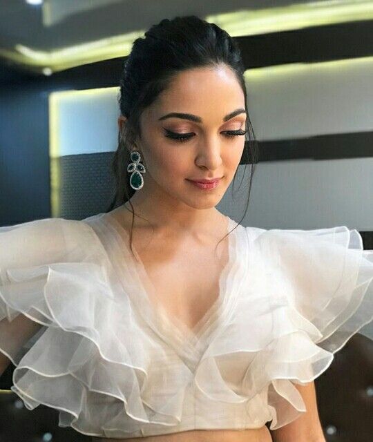 Kiara Advani Clothes Store Design, Ruffle Blouse Designs, Backless Blouse Designs, Lehenga Blouse Designs, Blouse Designs Indian, Indian Gowns Dresses, Unique Blouse Designs, Saree Blouse Designs Latest, Lehenga Blouse