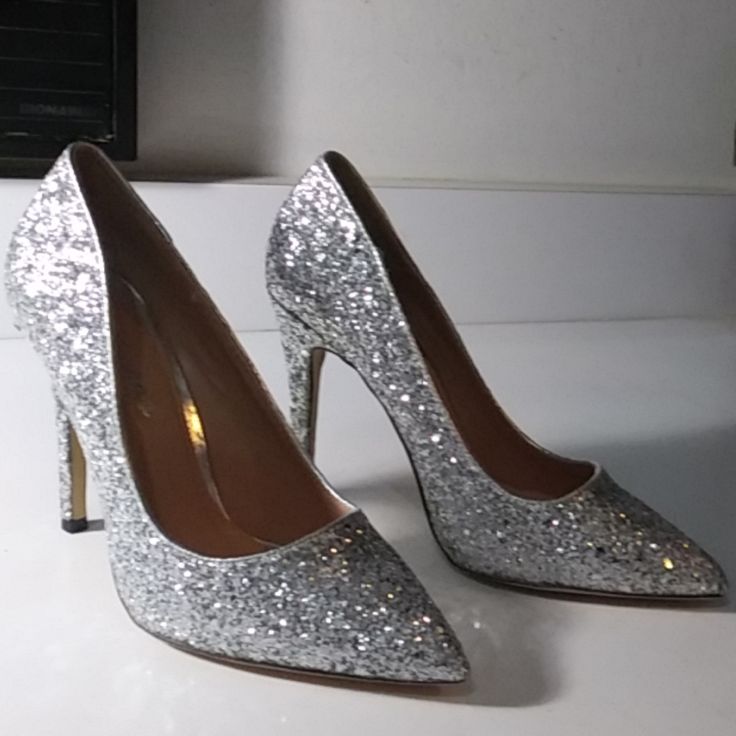 High Heel Glitter Shoes 4 1/2 Inch Heels Closed Toe Shoescode6 High Heels Sparkle, Heels Fancy, Silver Heels Closed Toe, Prom Shoes Silver, Silver Glitter Heels, Silver Sparkly Heels, Homecoming Shoes, Cute High Heels, Closed Toe Heels