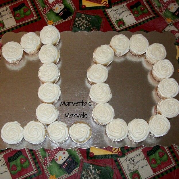 a cake shaped like the number ten with white frosting on it's edges